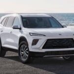 Cadillac OPTIQ-V 2026, el lujo eléctrico de alto desempeño entra en una nueva dimensión